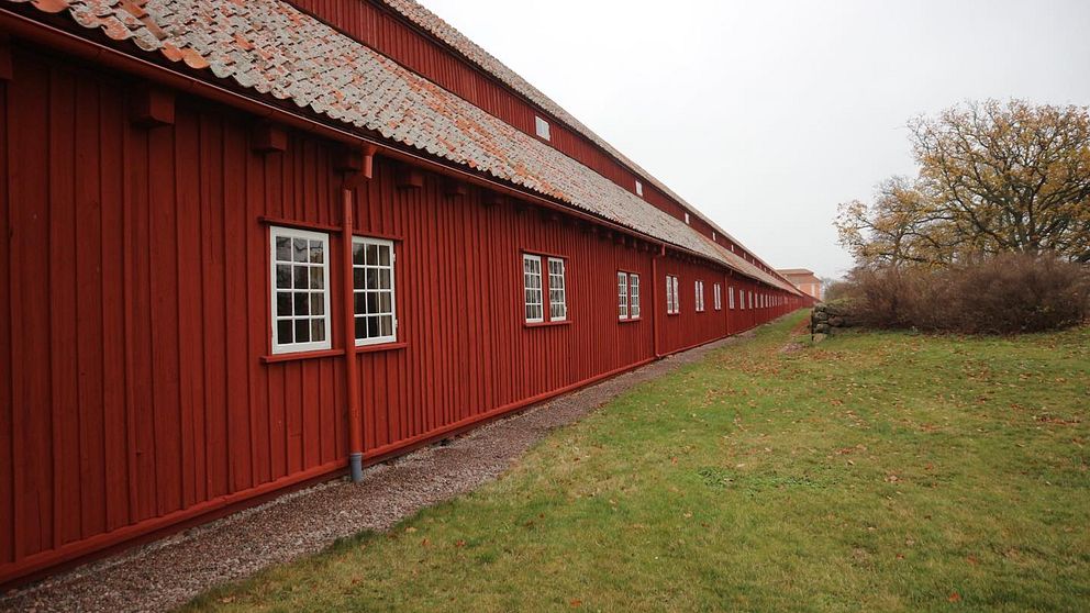 repslagarbana, lång rödmålad träbyggnad på 300 meter