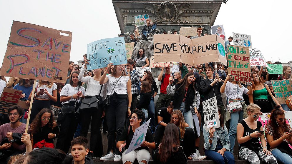 Italienska skolungdomar strejkar för klimatet i Milano