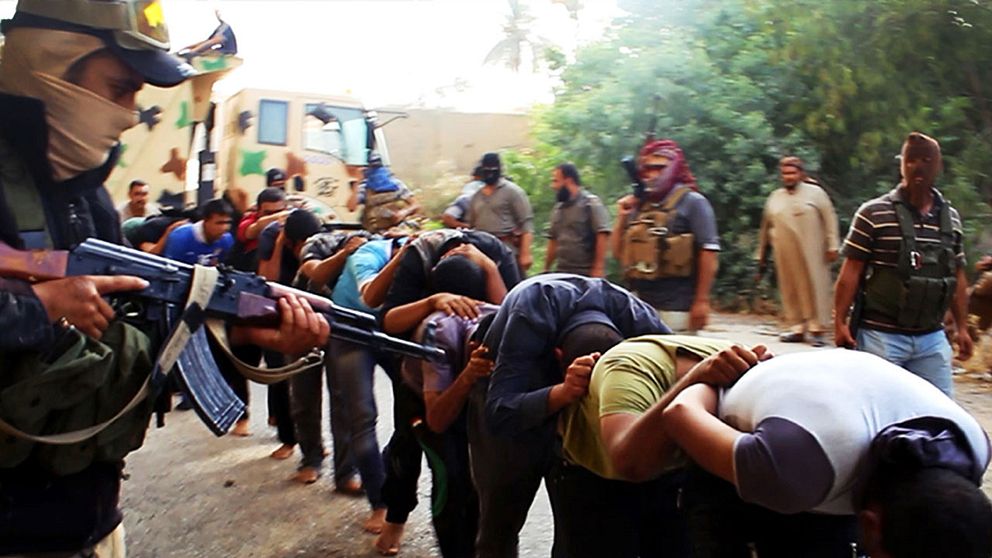 Bild från en påstådd IS-avrättning av irakiska soldater i juni 2014.