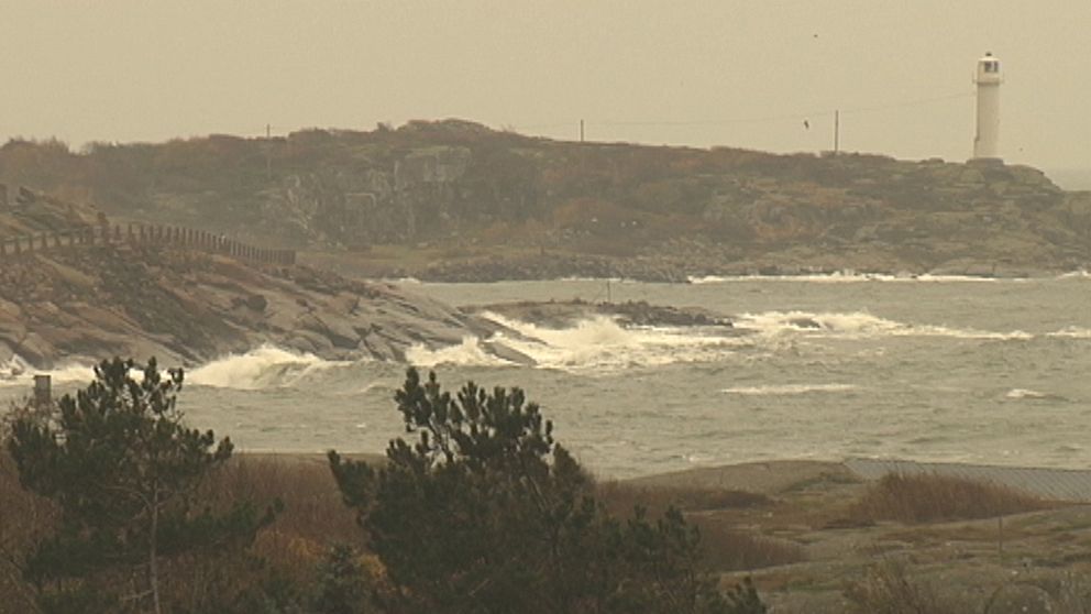 När den extrema mildluften den 28 oktober puttades bort åt sydost friskade sydvästvinden i rejält. Så här såg det ut vid Hallandskusten i Varberg den 29 oktober.