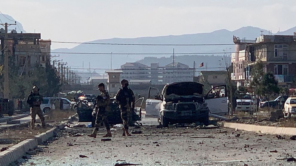 Minst sju personer har dött och sju personer skadats i onsdagens bombdåd i Kabul.