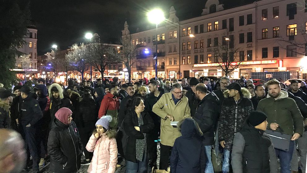Flera hundra personer samlades på onsdagen på Möllevångstorget i en manifestation mot våldet i Malmö.