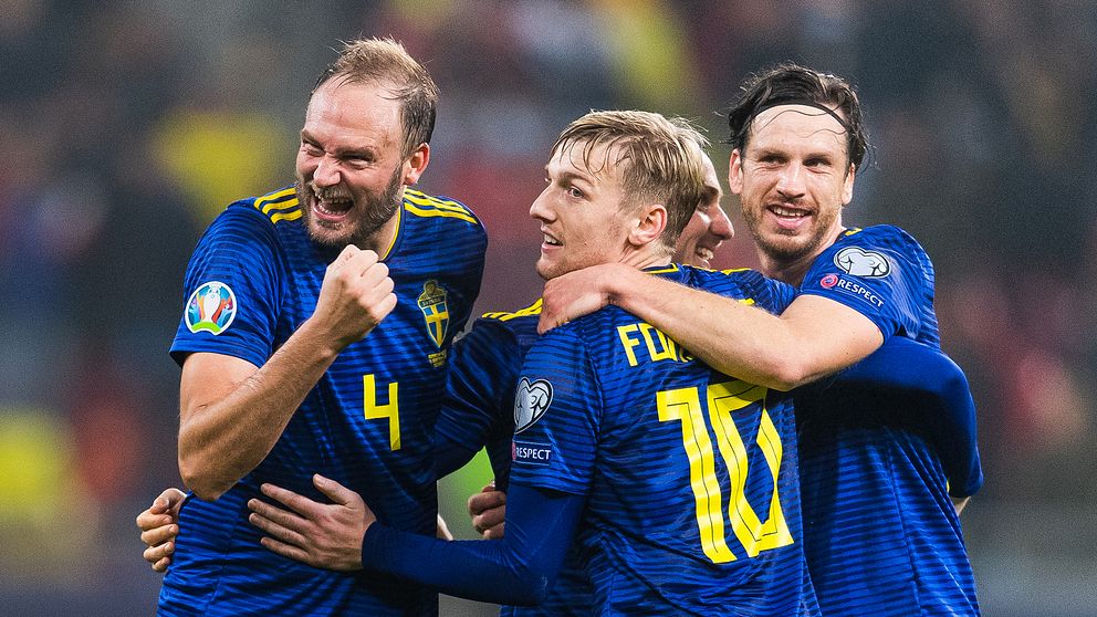 Andreas Granqvist, Emil Forsberg och Gustav Svensson firar EM-platsen.