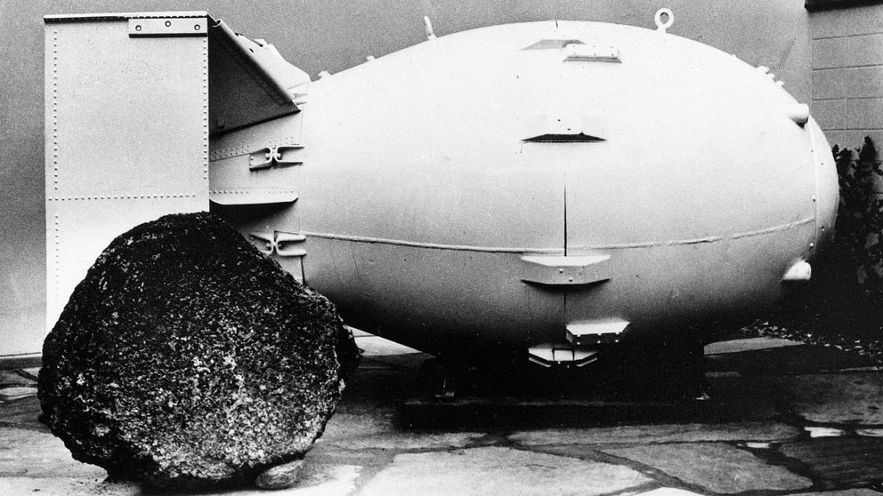 Ett testexemplar av atombomben Fat Man som släpptes över Nagasaki i Japan 1945.