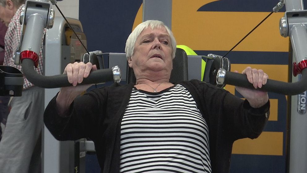 Majlis Lindahl som styrketränar på gymmet som en del i en forskningsstudie vid Umeå universitet.