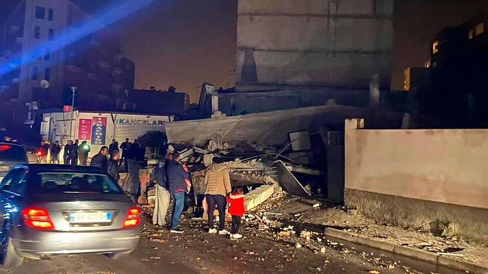 Jordbävningen skadade byggnader i staden Durres i västra Albanien.