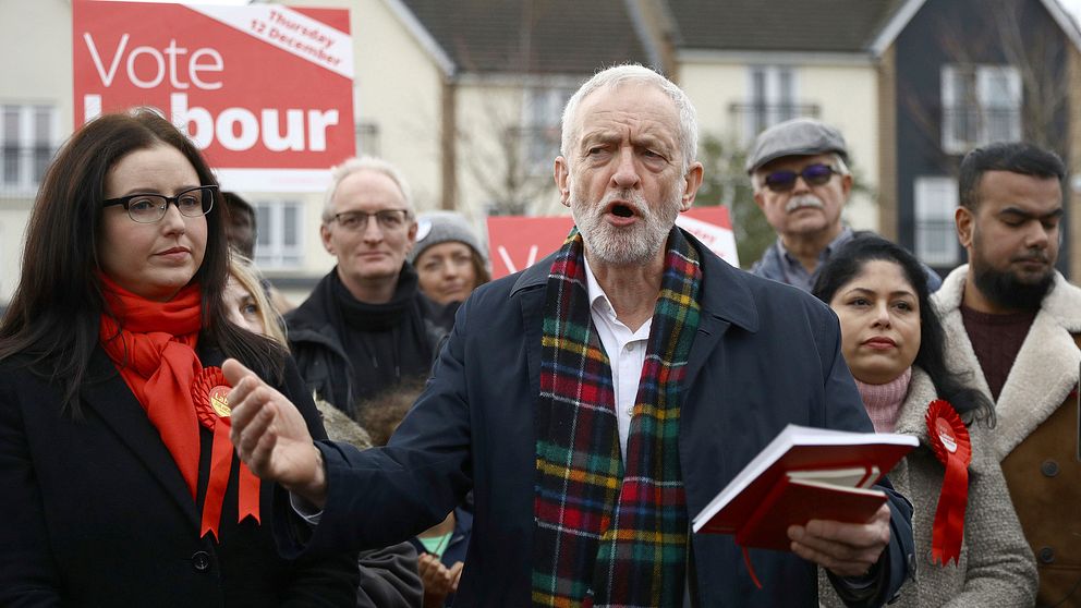 Labors partiledare Jeremy Crobyn och Laboranhängare vid en kampanjträff i Thurrock