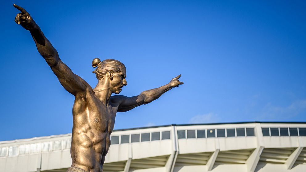 Sociala medier bubblar av kommentarer om Zlatan – många ifrågasätter nu statyn i Malmö.