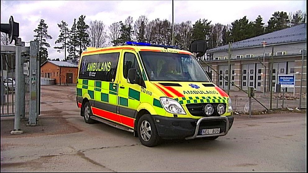 Ambulanssköterskorna jobbar tillsammans med operatörerna på SOS för att dirigera samtalen till rätt resurs.