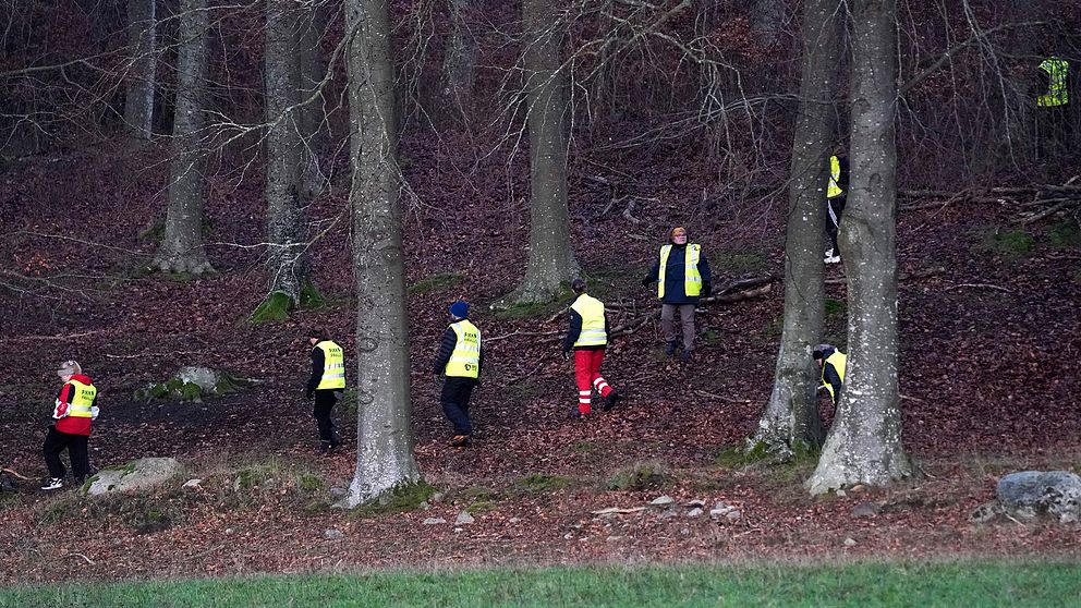 Frivilliga från Fikk, Frivilliga Insatser vid kris och katastrof söker i ett område utanför Tollarp på måndagen.