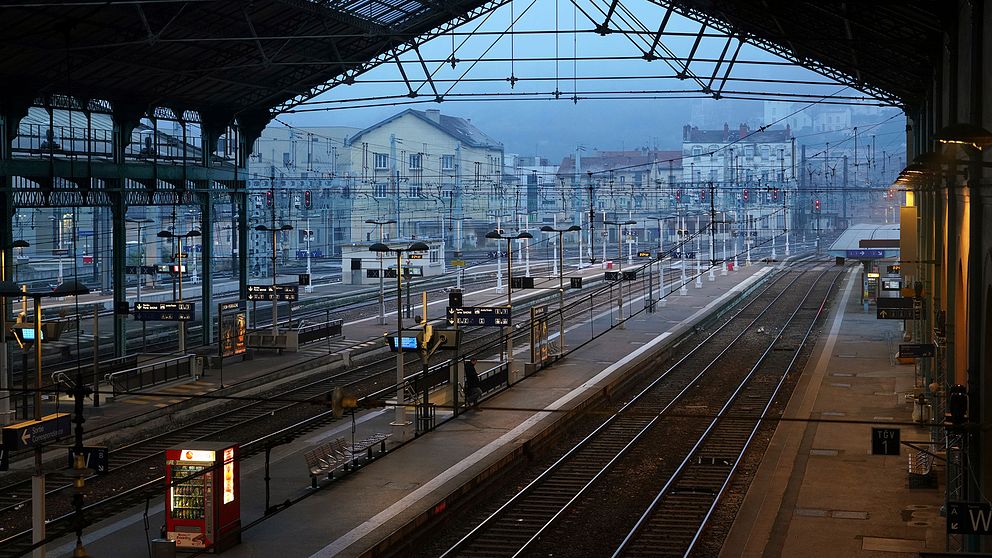 Tågstationen Lyon Perrache gapade tomt under torsdagsmorgonen.