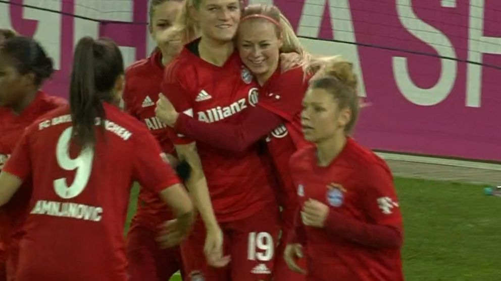 Amanda Ilestedt (näst längst till höger) har gjort sitt första mål för Bayern München.