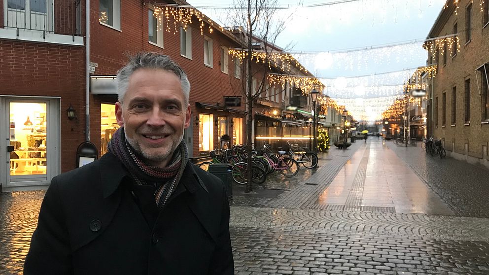 Björn Sjöström, vd på Varberg energi, som för första gången får ansvara för julbelsyningen i kommunen.