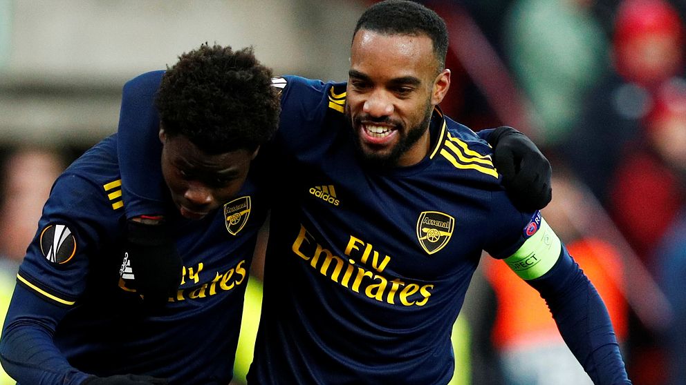 Bukayo Saka och Alexandre Lacazettes Arsenal är vidare i Europa League.