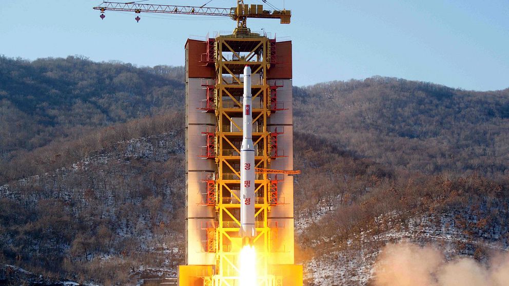 Nordkorea skjuter upp en satellit från avfyringsrampen i Sohae i Tongchang-ri 2016