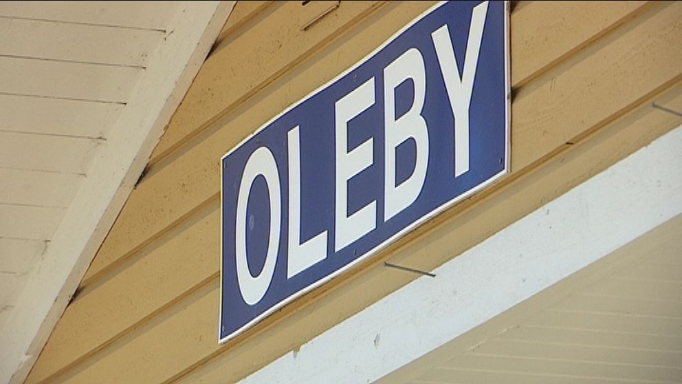 Skylt på Oleby station.