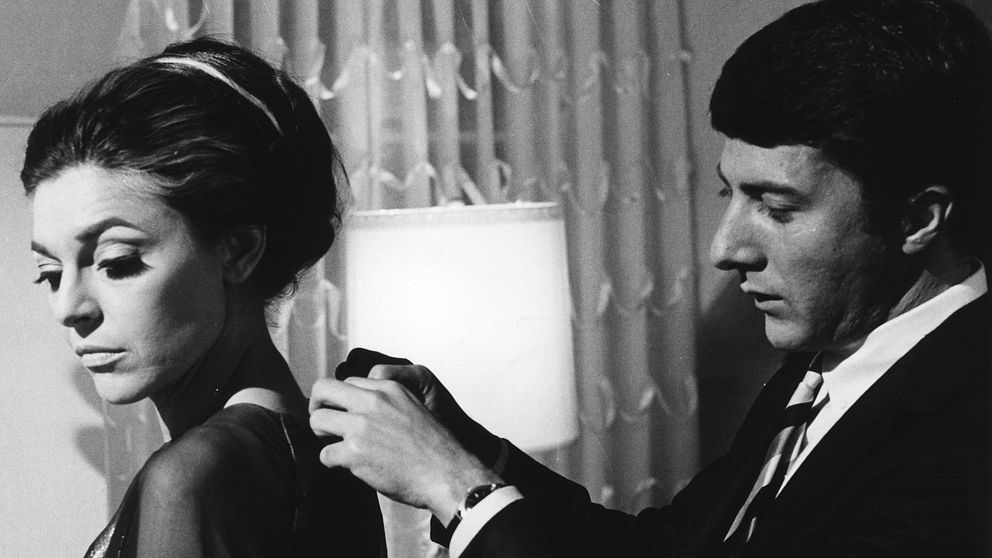 Anne Bancroft och Dustin Hoffman i Mike Nichols film ”Mandomsprovet” från 1967.
