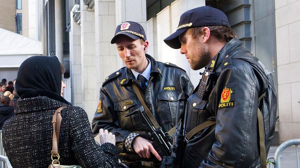 Nu ska norsk polis få beväpna sig under en fyraveckorsperiod. Bilden är tagen vid rättegången mot Anders Behring Breivik.