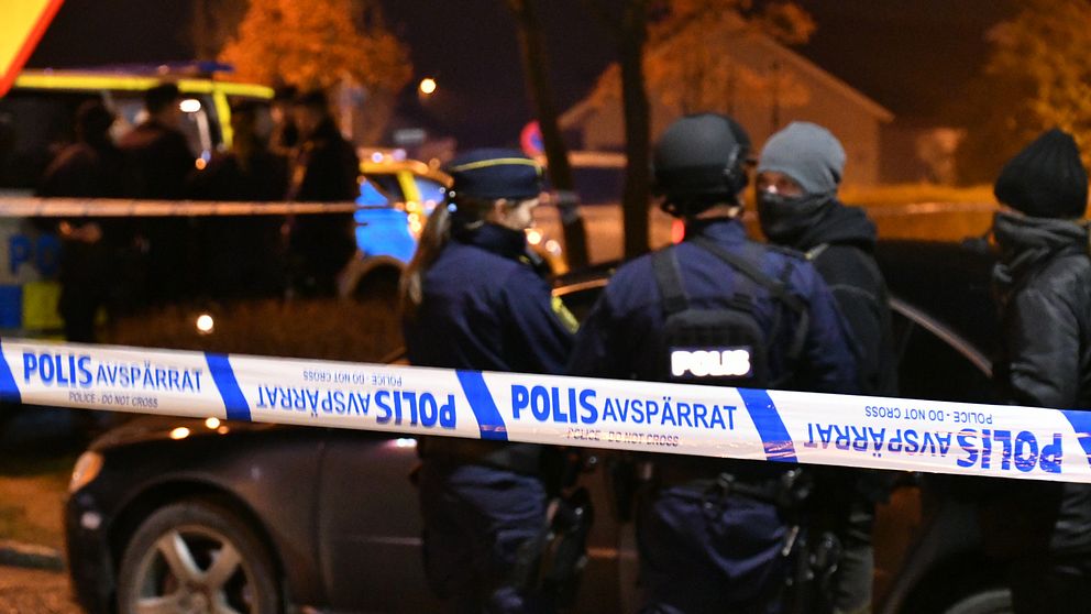 Flera poliser vid en avspärrning