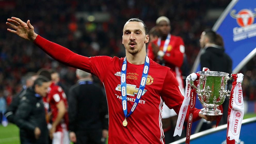 Zlatan firar efter att ha vunnit engelska ligacupen med Manchester United i februari 2017.