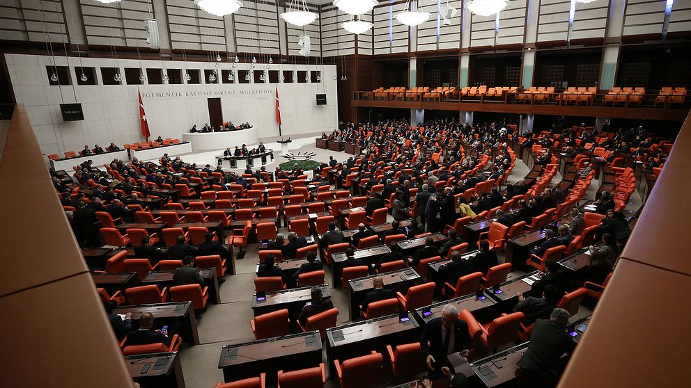 Turkiets parlament röstar om att skicka soldater till Libyen för strid.