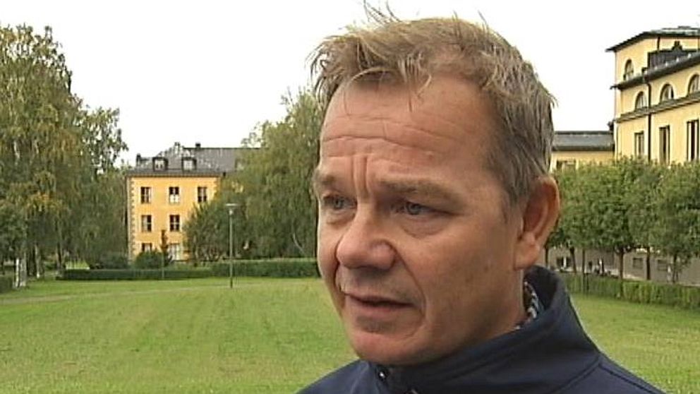 Pär Löfstrand (FP) vill ha bort hela styrelsen – och VD