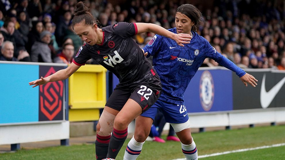 Sam Kerr (höger) har debuterat i Super League för Chelsea.