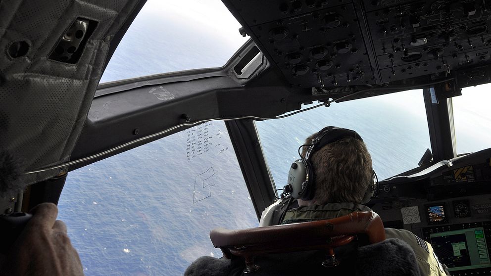 Nya Zeeländska flyfvapnet hjälper till med att söka i Stilla havet efter det Malaysia Airlineflyget som försvann under mystiska omständigheter 2014.