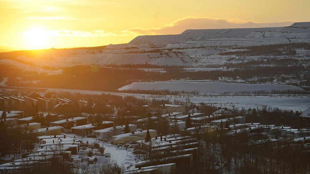 Medan vissa delar av landet upplevt rekordgrått väder har Kiruna slagit solrekord – hela 42 timmar.