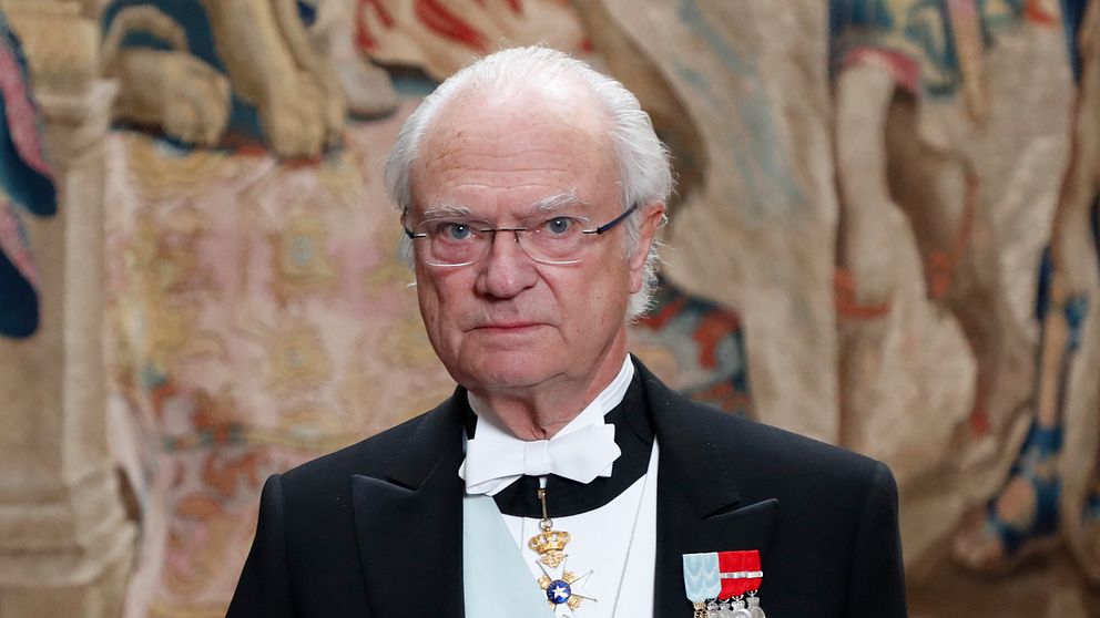 ”Mina och min familjs tankar går i denna stund till de omkomna, deras familjer och närstående”, skriver Kung Carl XVI Gustaf i en kommentar.