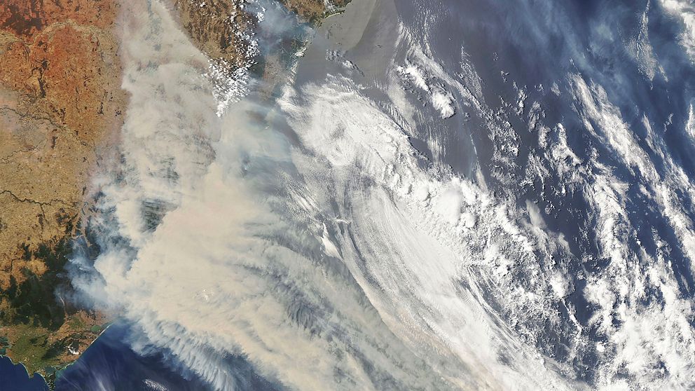 Röken från de omfattande bränderna i Australien har inte bara påverkat Nya Zeeland – utan även bland annat Chile i Sydamerika. Sakta men säkert åker brandröken jorden runt.