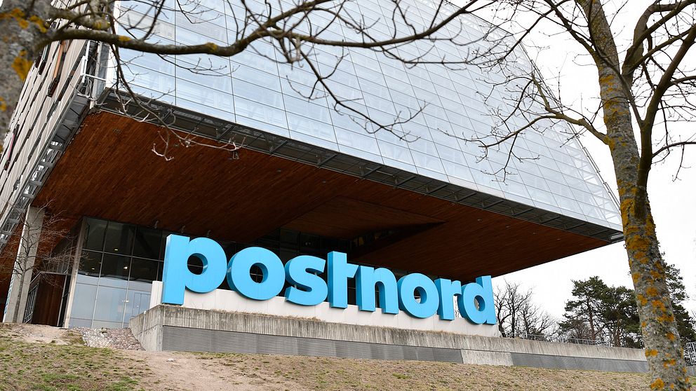 Postnord sitter i en svår sits då brevverksamheten blir allt mindre.