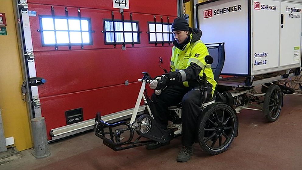 Lastcykel i garage