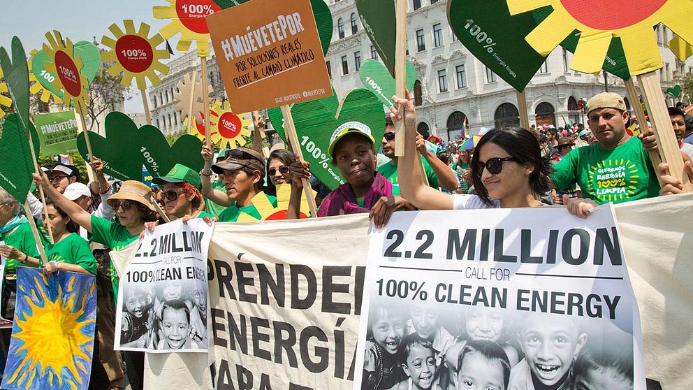 Demonstranter i Lima under klimatmötet.