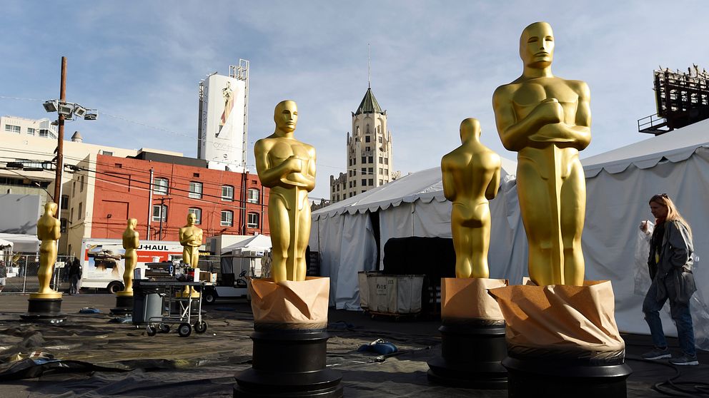 Stora Oscarsstatyer på Hollywood Boulevard inför den 92:a Oscarsgalan.