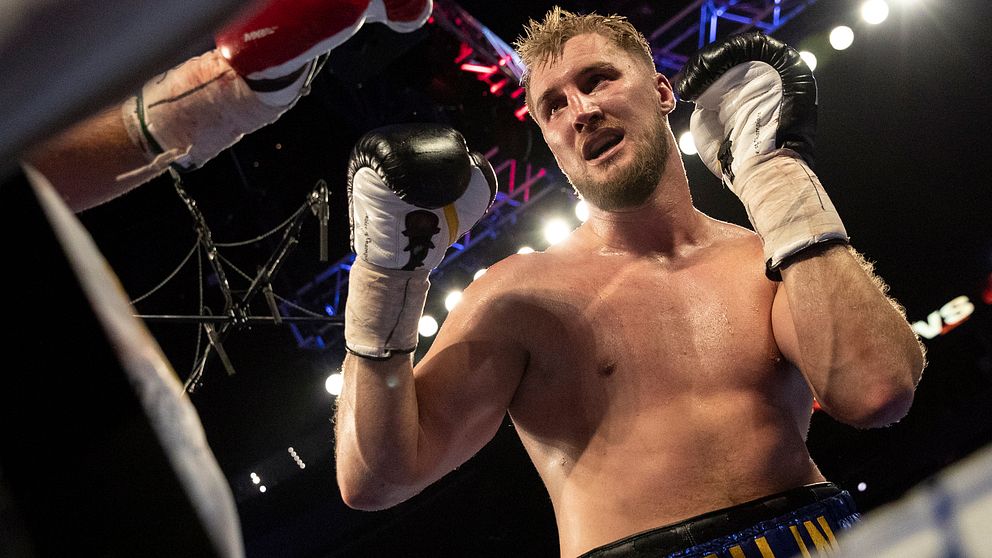 Otto Wallin under stormatchen mot Tyson Fury i september.