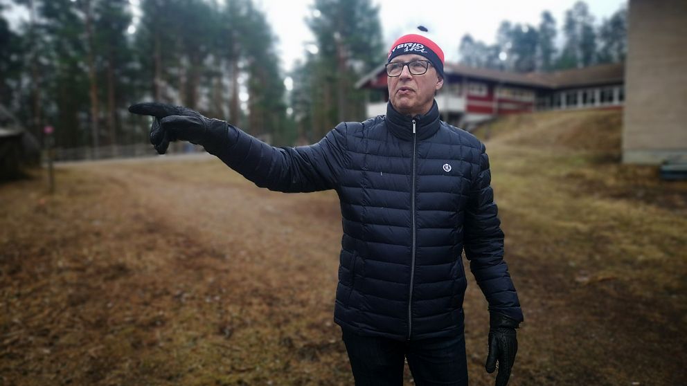 Thommy Eventorn, ordförande i Nybro ski oroar sig för återväxten inom skidsporten när skidintresserade ungdomar får se sina tävlingar och lopp inställda gång på gång på grund av snöbristen.