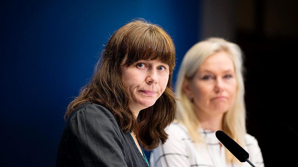 Klimat- och miljöminister Åsa Romson och infrastrukturminister Anna Johansson under pressträffen på Rosenbad.