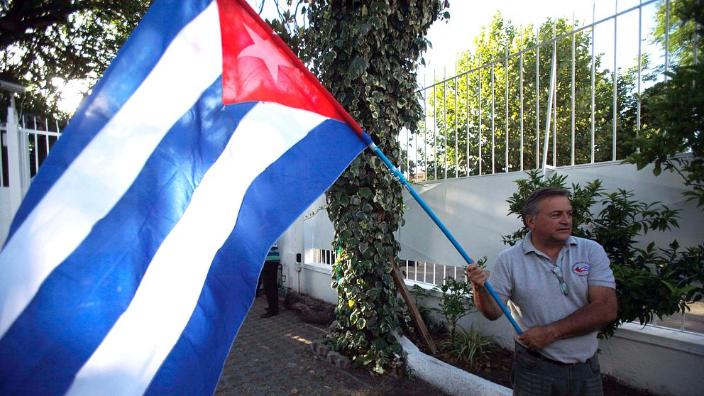 Kubanerna firar det historiska beslutet.