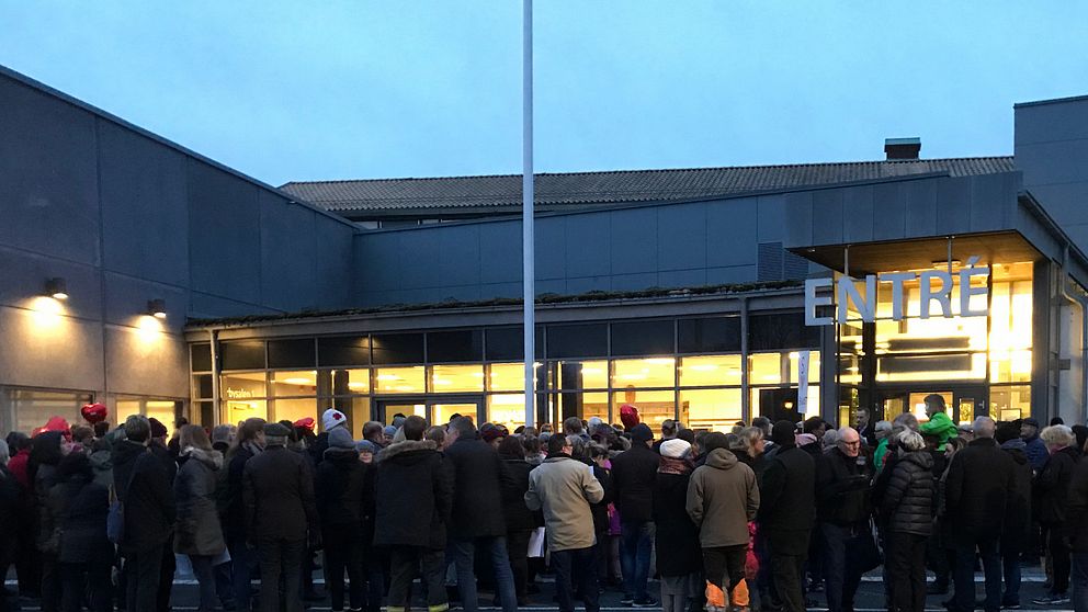 Under måndagen hölls en manifestation utanför kommunhuset i protest mot nedskärningar i Hörby.