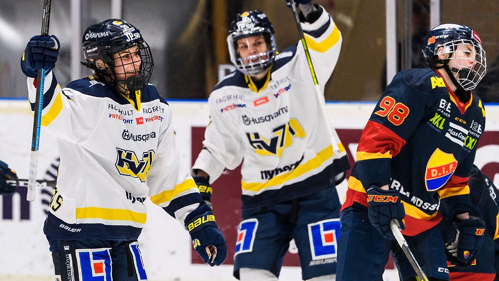 HV71:s Kaitlyn Tougas jublar efter 1-0 mot Djurgården.