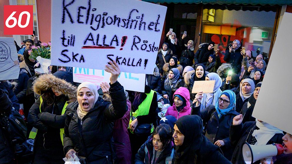 Demonstration utanför kommunhuset i Skurup.