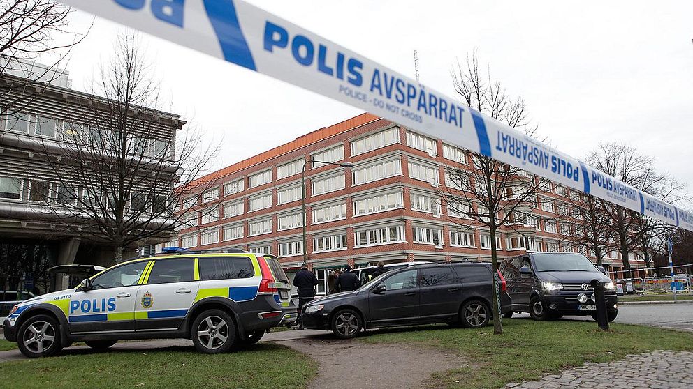 Polisavspärrning vid Skatteverkets lokaler i Malmö