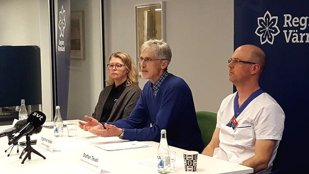 Vid presskonferensen medverkade bland annat smittskyddsläkare Ingemar Hallén och Staffan Tevell som är överläkare vid infektionskliniken på Centralsjukhuset.