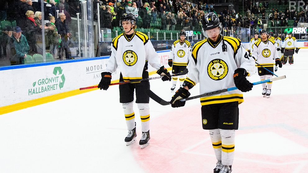 Brynäs missar SHL-slutspelet och åker sorgset ut från Rögles hemmaarena.