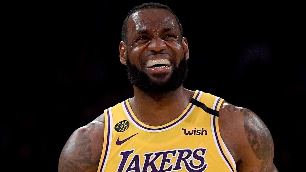 LeBron James låg bakom segern när Los Angeles Lakers säkrade slutsplelsplatsen.