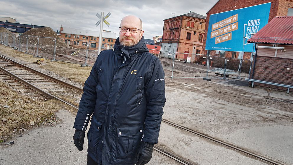 Lars Bergmark, Gavlegårdarna, står vid det som ska bli torget på Godisfabriken.
