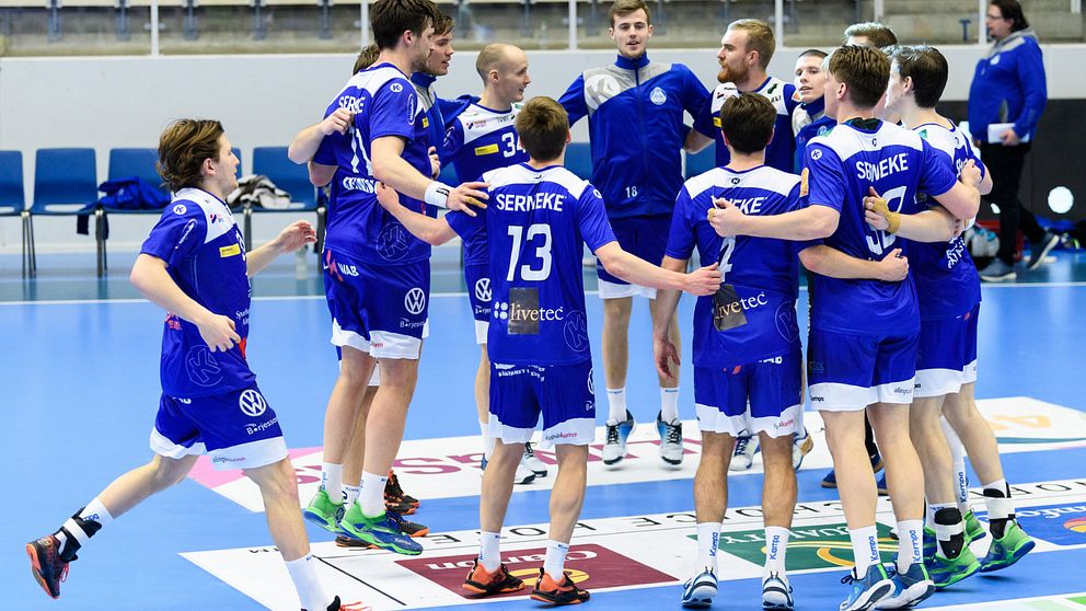 Alingsås spelare jublar efter handbollsmatchen i Handbollsligan mellan Alingsås och IFK Ystad den 12 mars 2020 i Alingsås.