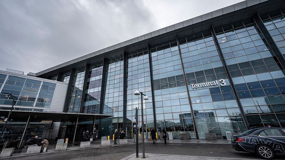 Svenska resenärer kan inte längre ta sig till Kastrups flygplats i Köpenhamn.
