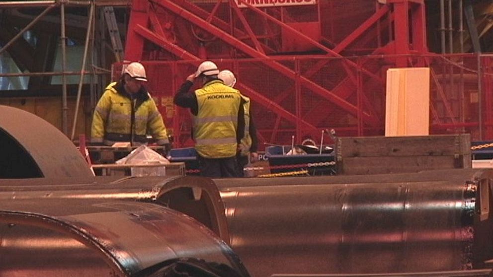 Hälsofarliga ämnen i flera verkstadshallar på Kockums gjorde att ägaren stängde dem i går. I dag är de öppna igen.